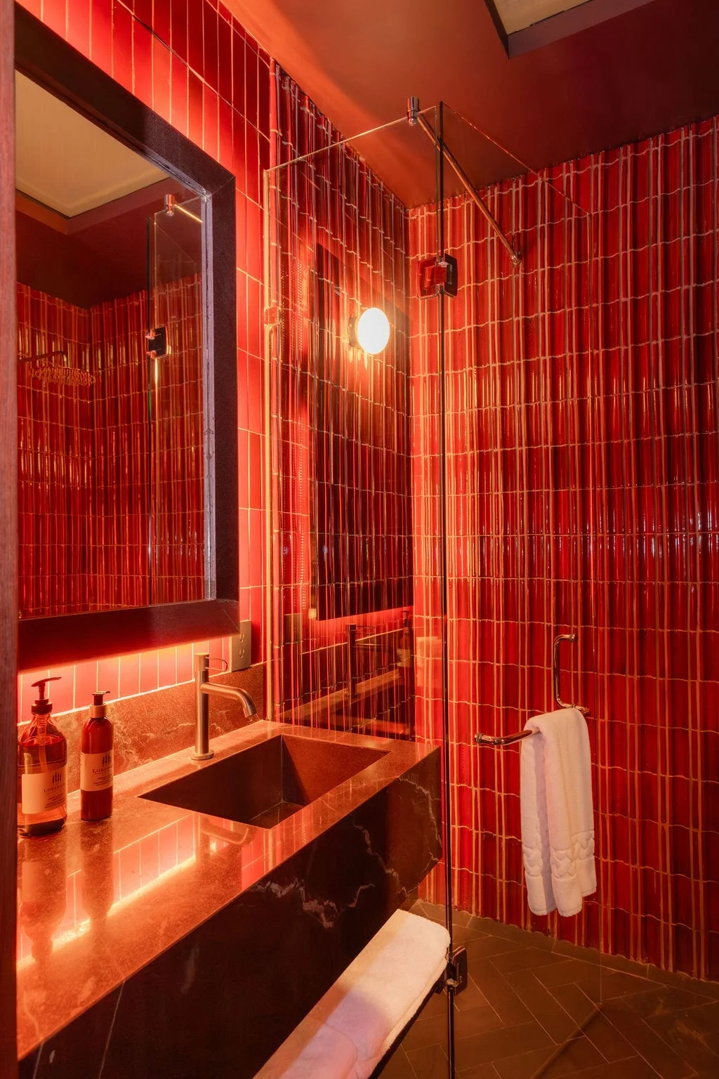 Room Burgundy