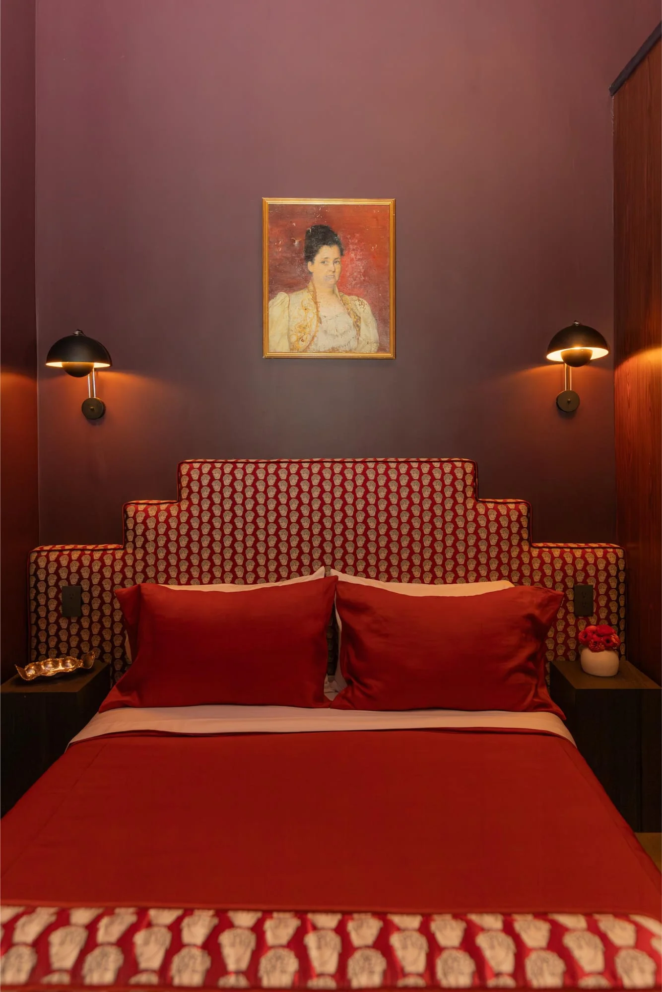 Burgundy Room — Maison Lézard